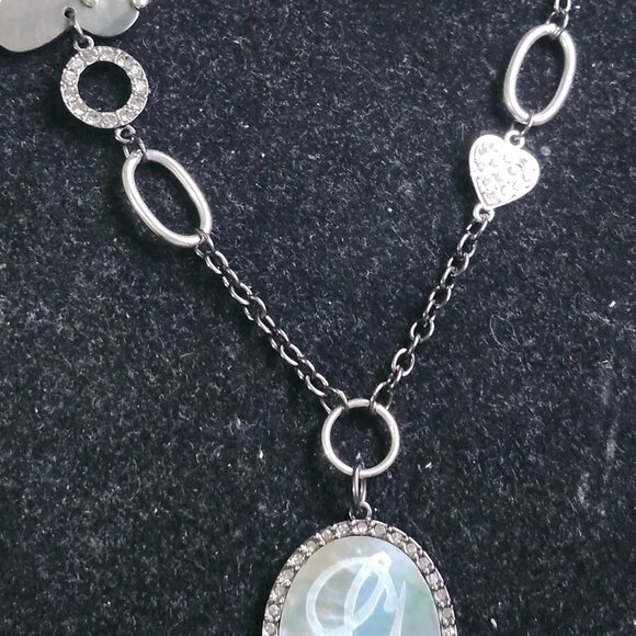 💜A light purple holographic color Guess Necklace - Picture 3 of 9